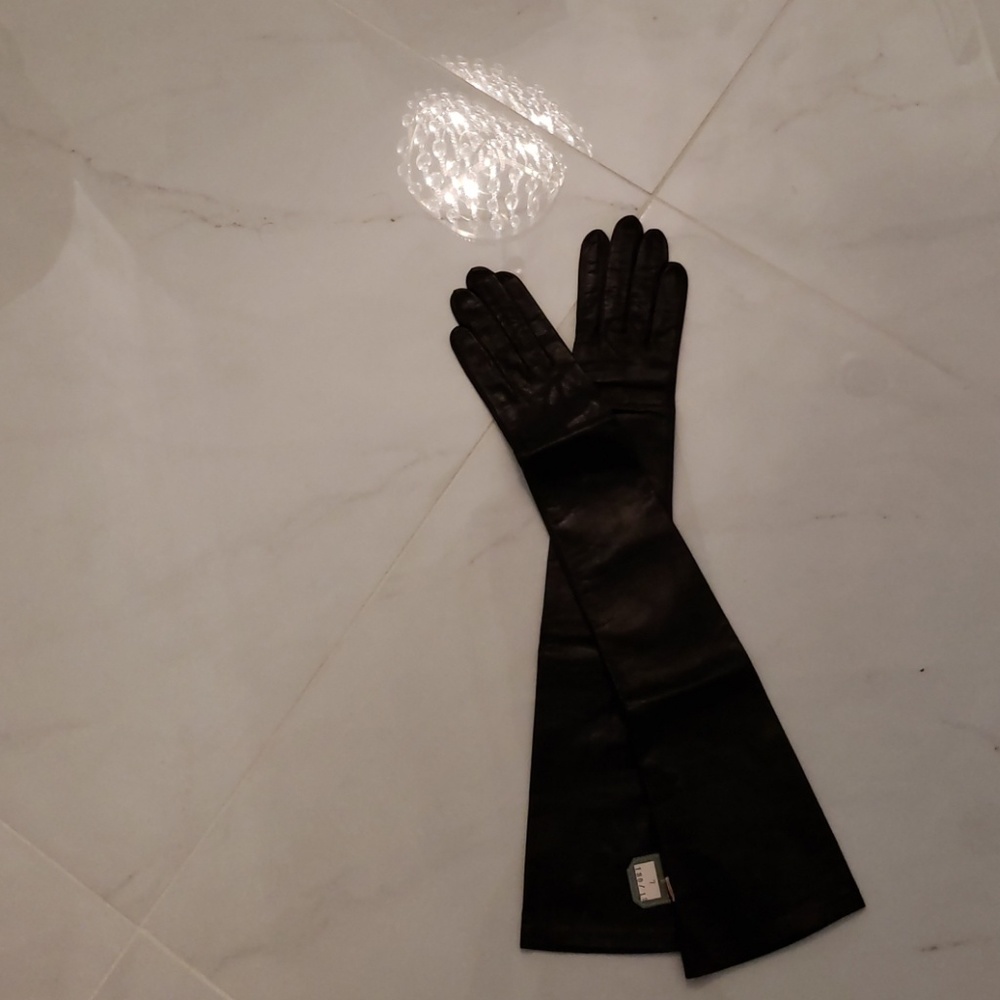 Vintage leather gloves